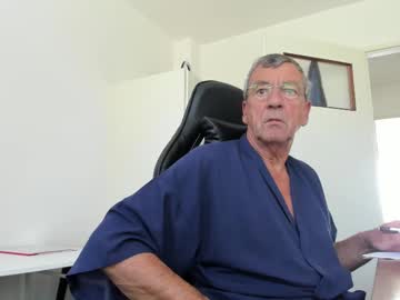 200gentleman, 70 years old, 200gentleman's room Buzz me for attention! #uncut #bigballs #mature Love playing with my dick, webcam photo