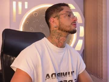 Alan__rogers, 30 years old, GOAL: Topless (233 tk left) I'm ready to have fun, welcome to the room of charm... 😏🔥 #new #bigass #bigcock #c2c #dance #lovense #anal, webcam photo