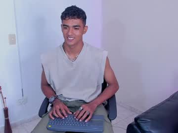 Alejandro_williams, 22 years old, hey guys welcome on my first day, treat me nice and make me play very dirty #new #muscle #bigcock #master #findon [1482 tokens remaining], webcam photo