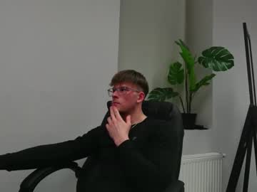 Andy_craze, 19 years old, Come join the show called '' Auction house'' don t need money bid can be anything #new #young #18 #fit #muscles, webcam photo