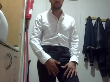 Angell102890, Take out all of your clothes  [95 tokens left] #new #uncut #muscle #beard #masturbation, webcam photo