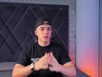 Aslanfox_, GOAL: Naked [200 tokens remaining] The new guy is here❤️‍🔥  #new #lovense #muscle #young #bbc, webcam photo