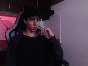 Chris_evans27, 18 years old, #New & #Muscle tease 💪 - Goal: Get horny [100 tokens left] #bigcock #young #bigdick, webcam photo