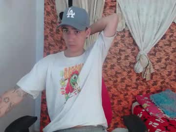 Colombiano_0, GOAL: cum [400 tokens remaining] Welcome to my room! #feet #smoke #cum #lovense #new, webcam photo