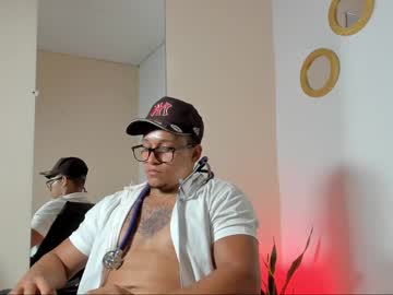 curly_and_muscle – Watch Him Jerk, Strip, & Show It All