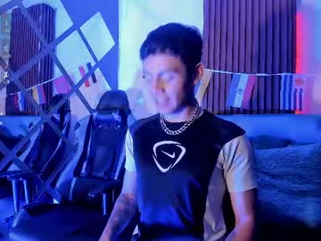 Damian_foster, 19 years old, GOAL: do squats [17 tokens remaining] Welcome to my room!  #18 #latin #hetero  #young  #new, webcam photo