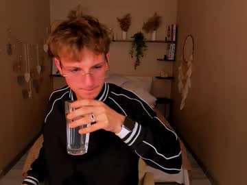 Dennis_rodriguez, 22 years old, GOAL: Red ass [64 tokens remaining] Welcome to my room! #18 #new #feet #young #cum, webcam photo