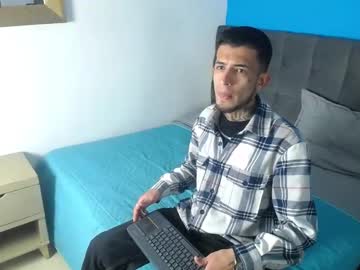 Dereckk_18, 25 years old, GOAL: flash dick [50 tokens remaining] Time to start honey! <3♥ #bigcock #tattoo #cum #muscle #new, webcam photo