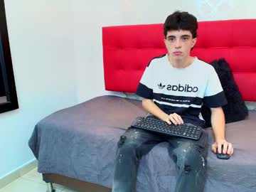 Dia_fax18, 18 years old, GOAL: Naked [87 tokens remaining] Today I am obedient ... or dominant, you choose 🖤 #18 #bigdick #fit #hot #natural, webcam photo