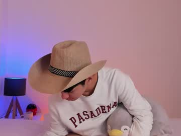 Edwartom, 22 years old, GOAL: It whips my ass [80 tokens remaining] Someone like you shouldn’t miss this 🔥 #Feet #18 #lovense #Ass #New, webcam photo