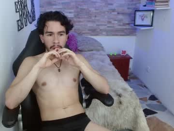 enzo_morelli - Live Male Cam – Free Gay Cam Show