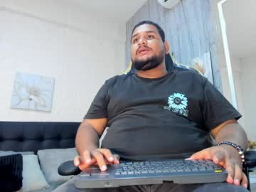 Enzzox, Goal: Hey sexy #latino #new #bear #hairy #feet - Next Goal: take off pants, webcam photo