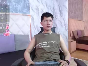 Estefan_tay, GOAL: show  cock [55 tokens remaining] -♥play with my patterns 55,111,222,333,500 for make me moan and wet♥ #gay #18 #bigcock #bigass #hairy, webcam photo