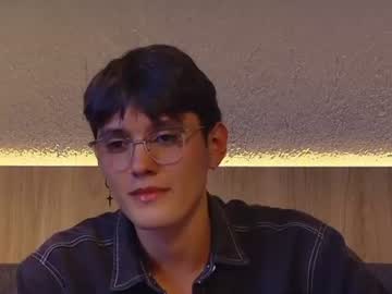 Evan_blass3, 19 years old, my first day here🐝 -- #asian #new #18 #teen #bisexual #eyeglasses, webcam photo