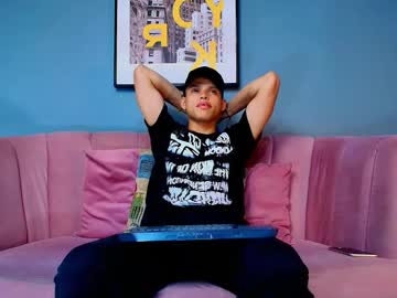Evan_walker_, 19 years old, 😏Evan_walker Room's  - Laitno passion and desire, strong sensations🔥😈 - Goal: Naked Flexions😉 #latino #new #bigcock #cum #young, webcam photo