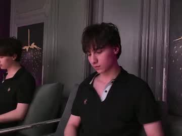 Finn_black, 18 years old, GOAL: Flash abs [94 tokens remaining] Welcum to my world! Let's have some fun together ;) #young #18  #new #uncut #pvt, webcam photo