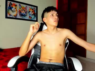 Harry_jonshon69, 18 years old, GOAL: massage the cock [100 tokens remaining] Welcome to my room! #18 #bigcock #skinny #cum #new, webcam photo
