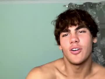 Harryking1, 18 years old, "YOUR FAV SCHOOL BOY :) #new #daddy #muscle #findom #young", webcam photo