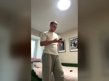 Henry_bronson, GOAL: take off my T-shirt [400 tokens remaining] Welcome to my room! #feet #brunette #sport #cute #new, webcam photo