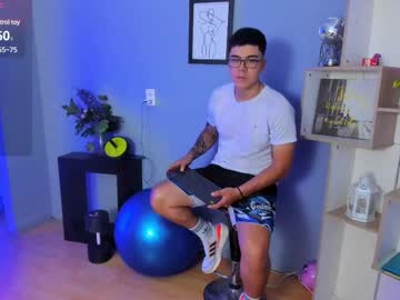 Hunterrush18, GOAL: Chest flexions + sweat shirt [90 tokens remaining] Welcome to my room! #feet #young #lovense #new #18, webcam photo
