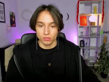 Jask_fire, 22 years old, GOAL: first goal [295 tokens remaining] Welcome to my room! #feet #gay #shy #18 #new, webcam photo