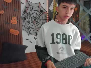 Joji_spencer, BIG CUMSHOT [599 tokens left] #femboy #new #18 #latina #gay, webcam photo