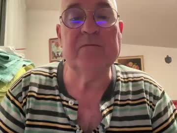 Juantricker, 52 years old, Enjoy my room, let´s go have some fun go #daddy #c2c #horny #cum #mature, webcam photo
