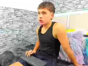Julian_wolf18, 18 years old, GOAL: 75 ❤️ Welcome to my room! #18 #bigcock #muscle #cum #new, webcam photo