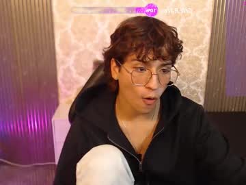 Justin_tay1, 18 years old, GOAL: ❤ naked + striptiease [111 tokens remaining] ❤️💖Hi guys make me cum with your tips … if you love me tip me 5 🥰 55 🥰 555 🥰 5555 #feet #blonde #redhead #lovense #new, webcam photo