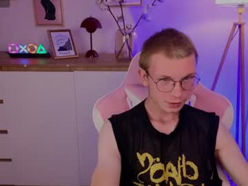 Justleo_, take off your t-shirt [20 tokens left] #bigcock #skinny #new #gay #18, webcam photo