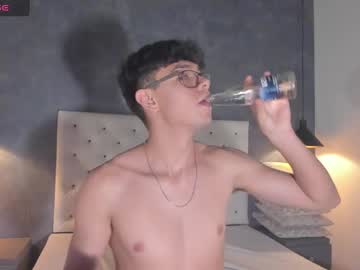 Kael_lee, 18 years old, GOAL: get naked [99 tokens remaining] 🎁✨Let´s have fun and talk ;) 🔱🔴 #18 #party #hairy #twink #bigcock, webcam photo