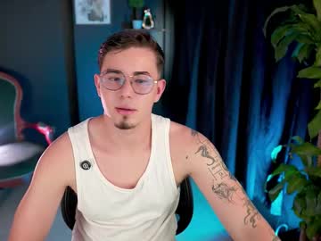 Leo_valmore, 20 years old, GOAL: fuck my anus  [629 tokens remaining] Welcome to my room! #feet #anal #latino  #new  #couple, webcam photo