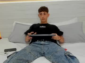 Lucas_red, 20 years old, GOAL: Strong masturbation with both hands [119 tokens remaining] Welcome to my room! #cum #bigcock #feet #new #young, webcam photo