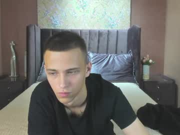 Lucaskaur, 19 years old, ❤️ Lets play! 💦 🎯 Remove top [186 tokens left] #twink #bigcock #cum #young #new, webcam photo