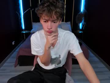 Luke_sweet, 20 years old, GOAL: Spank my ass red [585 tokens remaining] welcome guys ^^ #skinny #young #feet #twink #18, webcam photo