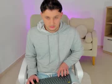 Massimo_fiore, 23 years old, Hola es un viernes genial, quieres divertirte? Di hola... #feet #dirty #cum #lovense #new, webcam photo