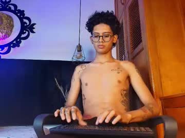 massimo_vaiolethsan - Live Male Cam – Free Gay Cam Show