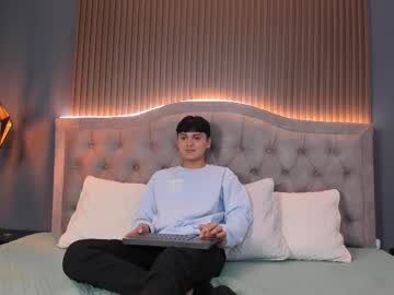 Maxii18_, 18 years old, GOAL: CUM SHOW [550 tokens remaining] Welcome to my room! #twink #cum #young #bigcock #18, webcam photo