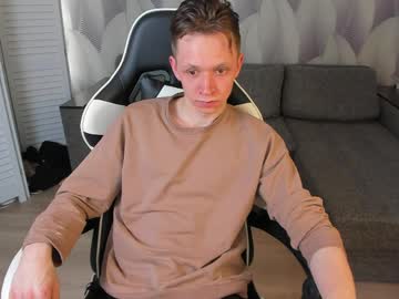 Meverik_oushen, 18 years old, 5 spanks in doggy [111 tokens left] #new #teen #18 #uncut #feet, webcam photo