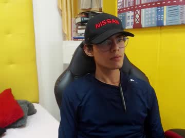 Militohot, 21 years old, GOAL: take off my pants [46 tokens remaining] Welcome to my room! #new #young #latino #18 #cum, webcam photo
