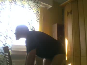 Mochitease, Mochitease's room - Doing some upperbody workout today. #curvy #daddy #bi #mature, webcam photo