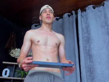 noah_brigth – Watch Him Jerk, Strip, & Show It All