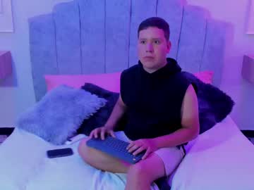 Noah_chapman, 21 years old, NAKED [111 tokens left] #bigcock #anal #bigass #new #fuckmachine, webcam photo