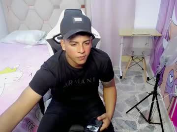 Noah_k_, GOAL: 7 SQUAT NAKED👌😜 [23 tokens remaining] HELLO MY LOVES I AM NEW AND I AM VERY HOT 😈🔥 #NEW #BIGCOCK #LATINO #SEXY, webcam photo