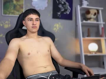 Noah_magno, 18 years old, Let's cum together 🥵😈  - Multi-Goal :  show cum 🤤 #latino #18 #lovense #cum #young, webcam photo