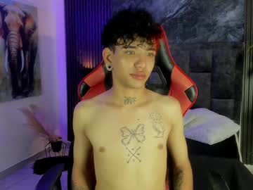 Noah_travis, 19 years old, Welcome to my room! - a nice cute boy  #latin #18 #new #young #slim, webcam photo
