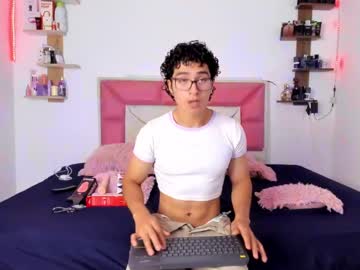 Noahjhoness, 18 years old, Noahjhoness's room #muscles #18 #ass #new #bottom #dick, webcam photo
