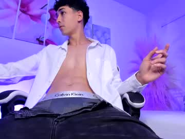 Omar_falcon, 18 years old, preCum show + play foreskin [200 tokens left] Hi let´s meet us and enjoy the day #18 #new #bigcock #twink #muscle [300 tokens remaining], webcam photo