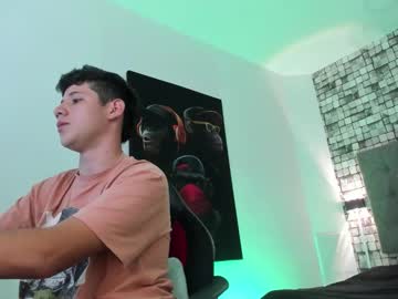 Santi_bridge, 20 years old, GOAL: BOUCING ASS [25 tokens remaining] Welcome to my room, you will have fun here, let's explore together 😈🥳 #new #bigcock #young #feet #18, webcam photo