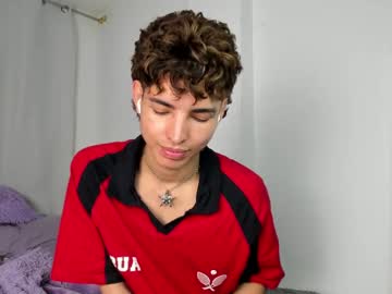 Santy_kitty, GOAL: dance naked [460 tokens remaining] Le'ts have fun #twink #femboy #cum #18 #thin, webcam photo